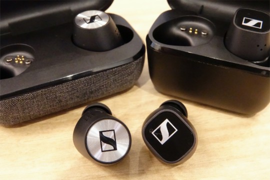 ユニット（左：MOMENTUM True Wireless 2、右：CX 400BT True Wireless）