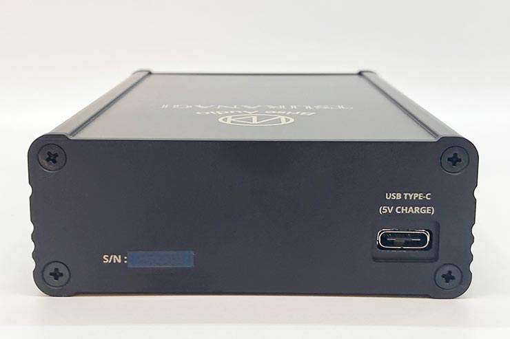 背面の充電用USB端子イメージ