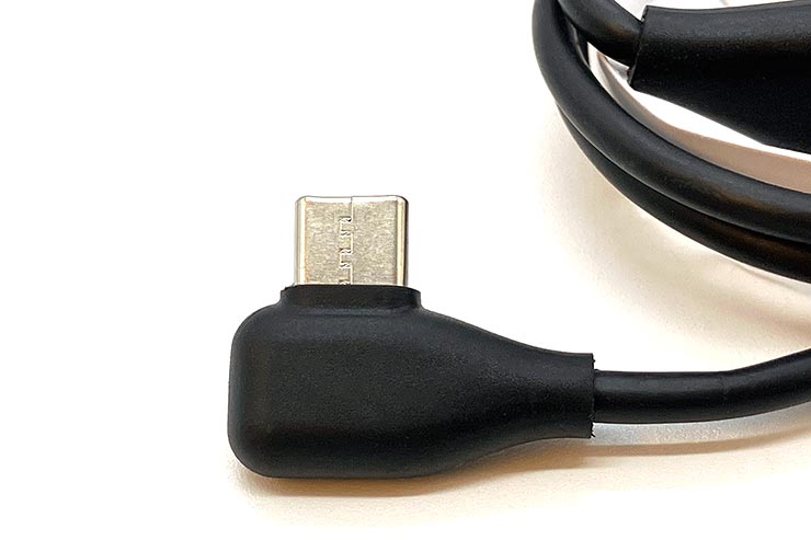 USBケーブルはL型端子を採用