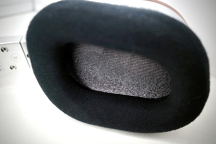 マイクロベロア素材のイヤーパッドの画像