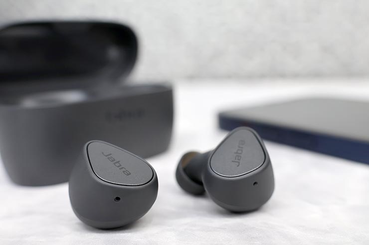 Jabra Elite 4 レビュー | バランスの良いサウンドが特徴の