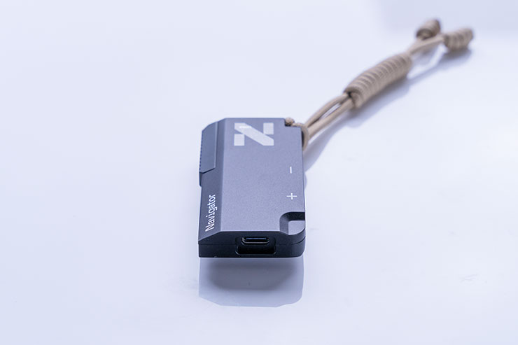 DITA Navigator の下面USB Type Cコネクタの画像