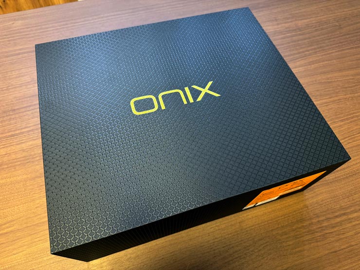 ONIX Miracleの巨大な外箱の画像