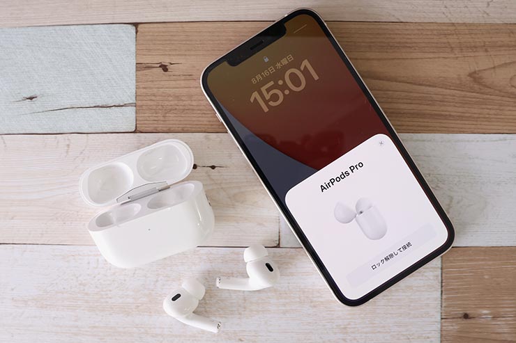 AirPods ProとiPhoneを接続している画像