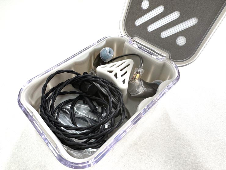Image of the case included with FitEar IMarge Universal