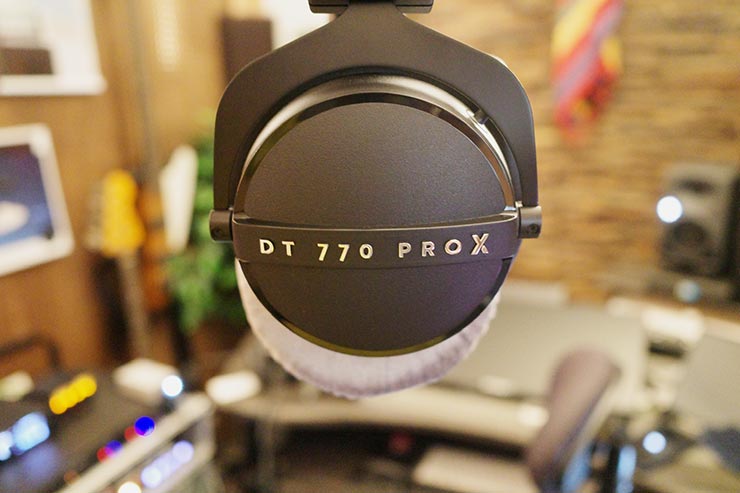 beyerdynamic DT 770 PRO X Limited Editionをハウジング正面から撮影した画像