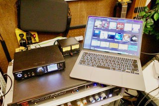 MacBook AirとRME ADI-2/4 Pro SEの画像