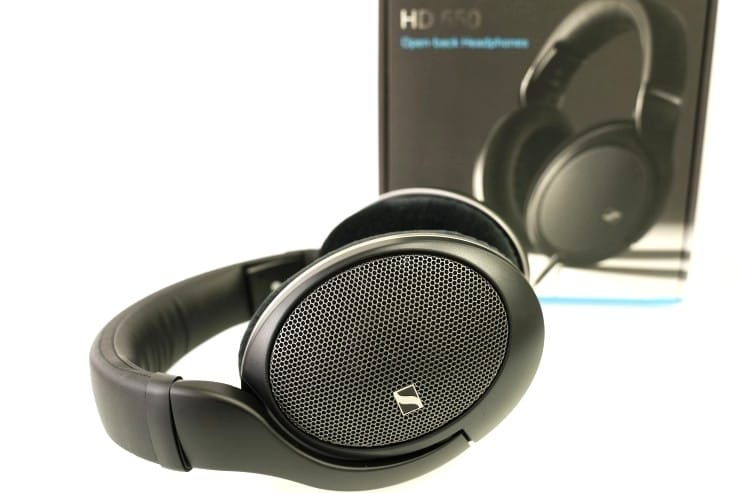 SENNHEISER HD 550 レビュー | 高い描写力と自然なサウンドが心地よい開放型ヘッドホン