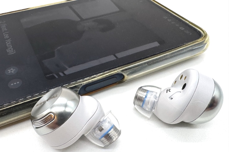 COREIR miniとTechnics EAH-AZ100の画像