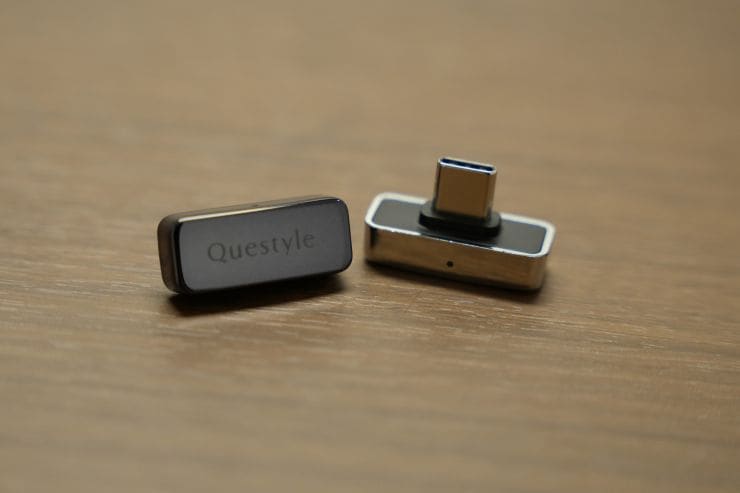 QCC Dongle ProとQCC Dongleの画像