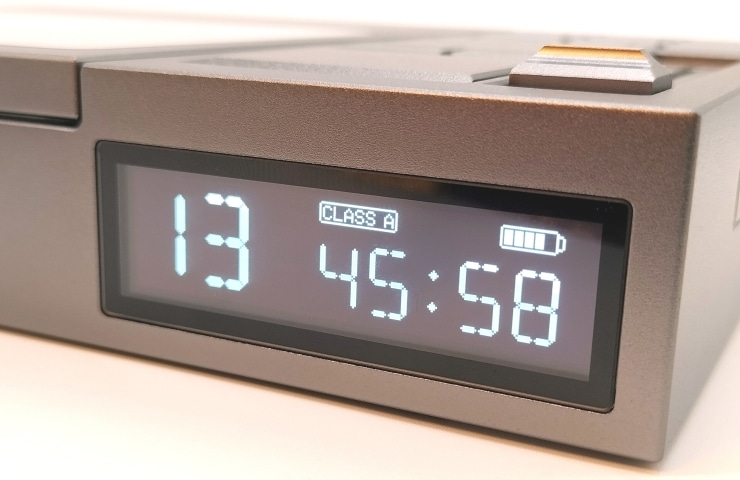 13曲入りのCDを入れたCONCEPT Rのディスプレイ