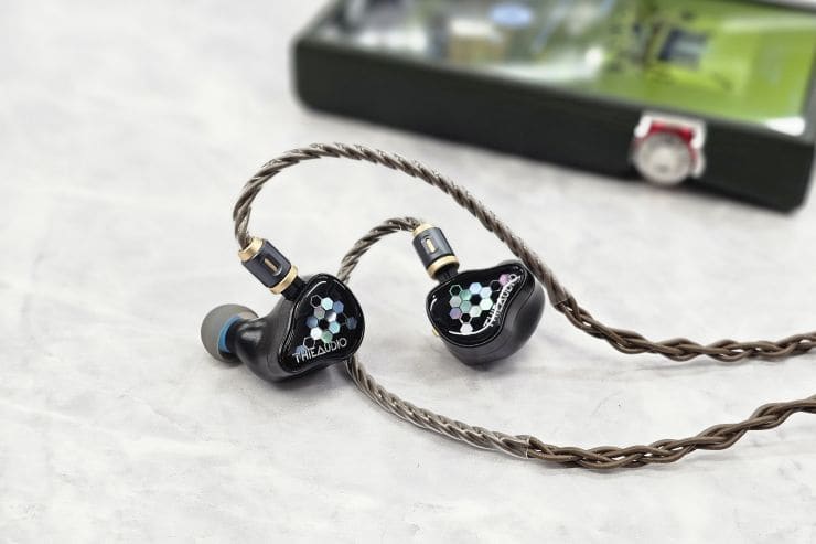 THIEAUDIO Monarch MKIV レビュー | 迫力満点の重低音！チューニングスイッチ付きの有線イヤホン