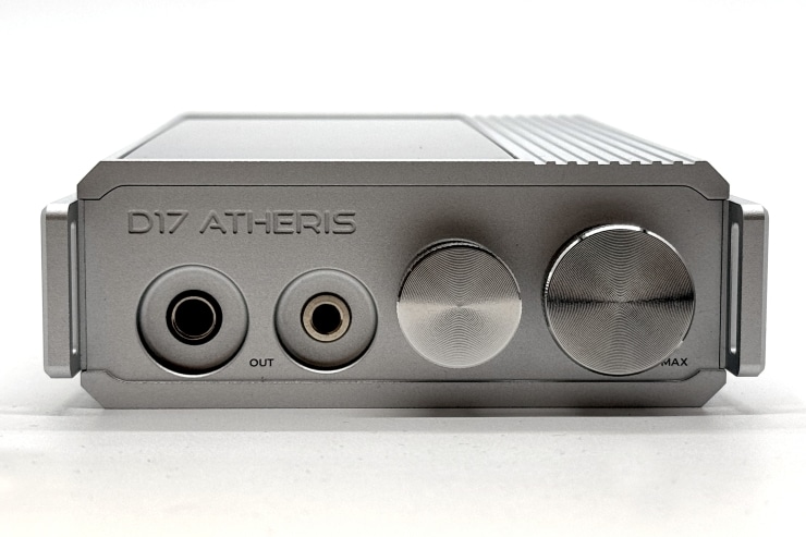D17 ATHERISのフロントパネル画像