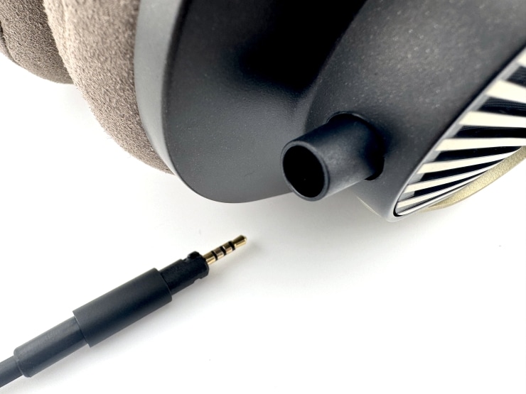 Austrian Audio The Arrangerのケーブルコネクタ画像