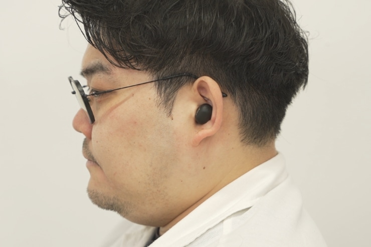 XM6を装着する画像