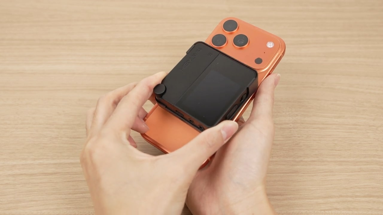 専用ケースとiPhoneの画像