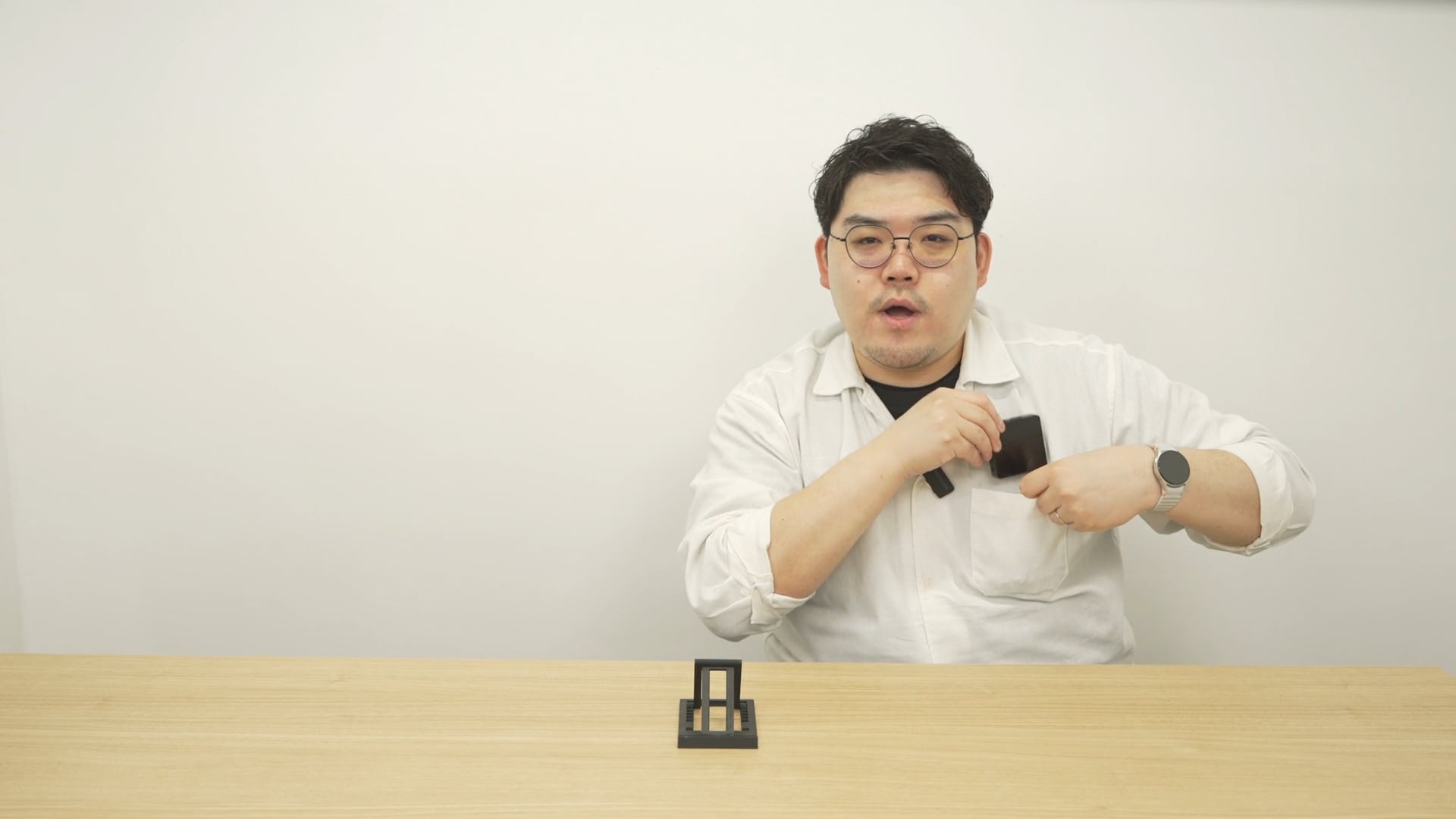 胸ポケットに入れる画像