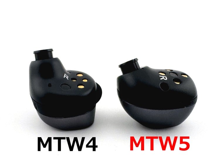 左：MOMENTUM True Wireless 4、右：MOMENTUM True Wireless 5