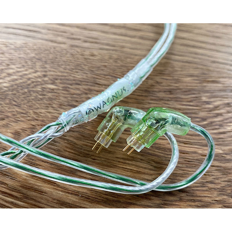 BERDIGRIS from “1920-30 HUDSON WIRE” ×  “1941 BELDEN GREEN” 4.4mm 5極 トープラ販売製 CINQBES 純銅材 無メッキプラグ Custom 2pin オーロラアートワーク イヤーコネクタ装飾