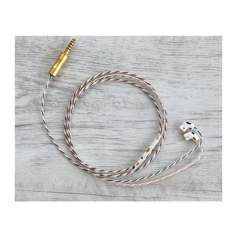 Calico Lily/4.4mm 5極 トープラ販売製 金メッキプラグ/qdc/ロゴ 三毛猫アートワーク イヤーコネクタ 三毛猫＆肉球アートワーク
