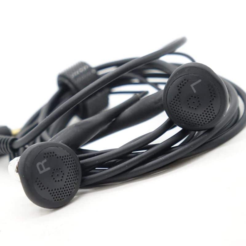 イヤホン MDR-E888LP SONY SONY「MDR-E888LP」開放感に満ちたヘッドホンのような音は他に類