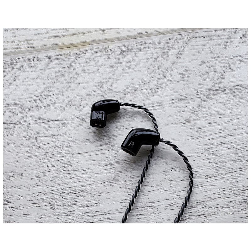 Black Diamond Vier / 4.4mm 5極 AEC製金メッキプラグ / qdc / ロゴ＆イヤーコネクタアートワーク ブラックキュービックジルコニア装飾