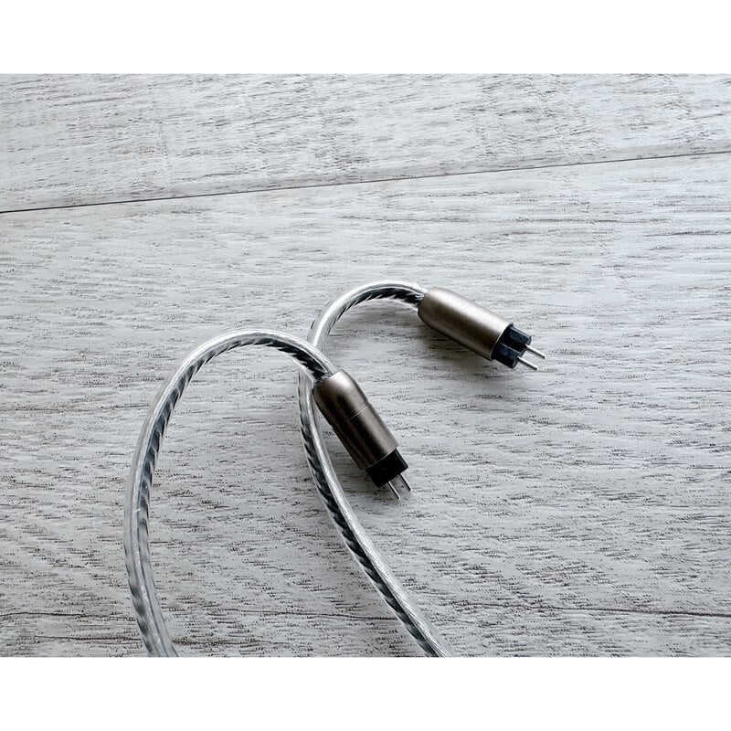 NEUTRINO X / 4.4mm 5極 トープラ販売製 CINQBES 純銅材 銀メッキプラグ / CINQBES 銀メッキ Custom 2pin / ロゴアートワーク ブラックキュービックジルコニア装飾