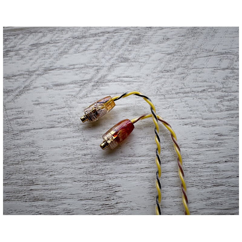 Harvest Moon / 4.4mm 5極 AEC製金メッキプラグ / MMCX / ロゴ＆イヤーコネクタアートワーク ホワイトムーンストーン装飾