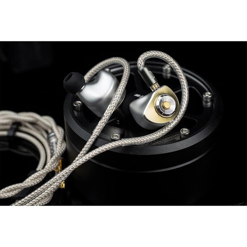 SPECTRUMICA(2025年11月15日発売予定)