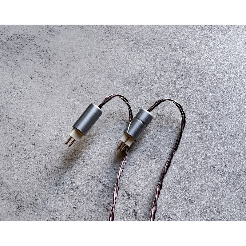 Vintage No.072 “An Phelbrico” / 4.4mm 5極 トープラ販売製 CINQBES 純銅材 無メッキプラグ / XXX-G 2pin / ロゴ&イヤーコネクタアートワーク