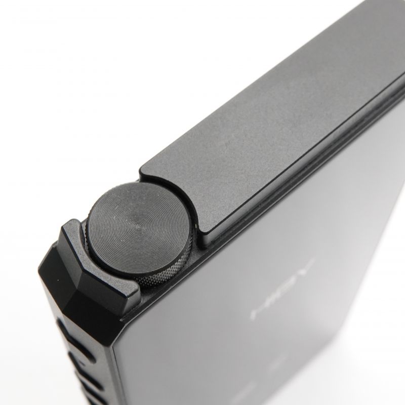 R6 III Black
