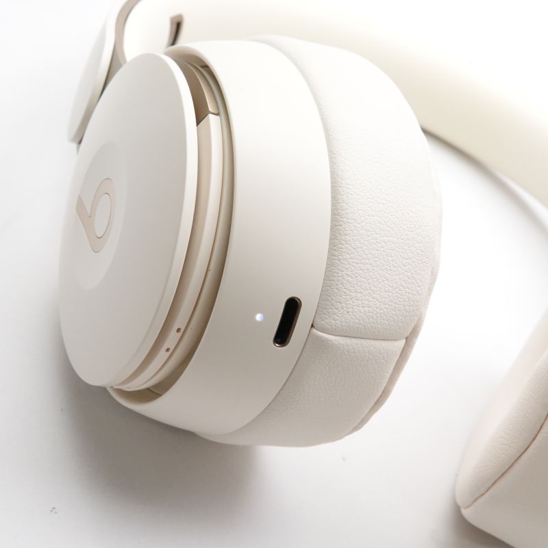 Beats Solo Pro アイボリー [MRJ72FE/A]