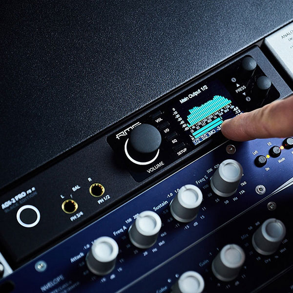 RME ADI-2 Pro FS R Black Edition