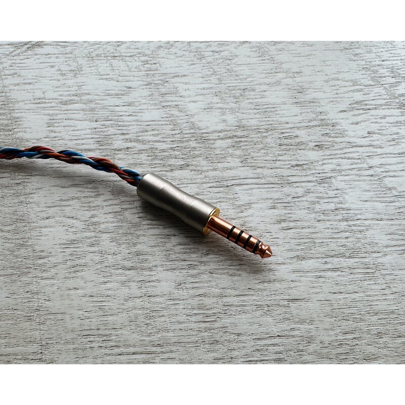 Neu-Farbe / 4.4mm 5極 トープラ販売製 CINQBES 純銅材 無メッキプラグ / Custom 2pin / ロゴ＆イヤーコネクタアートワーク