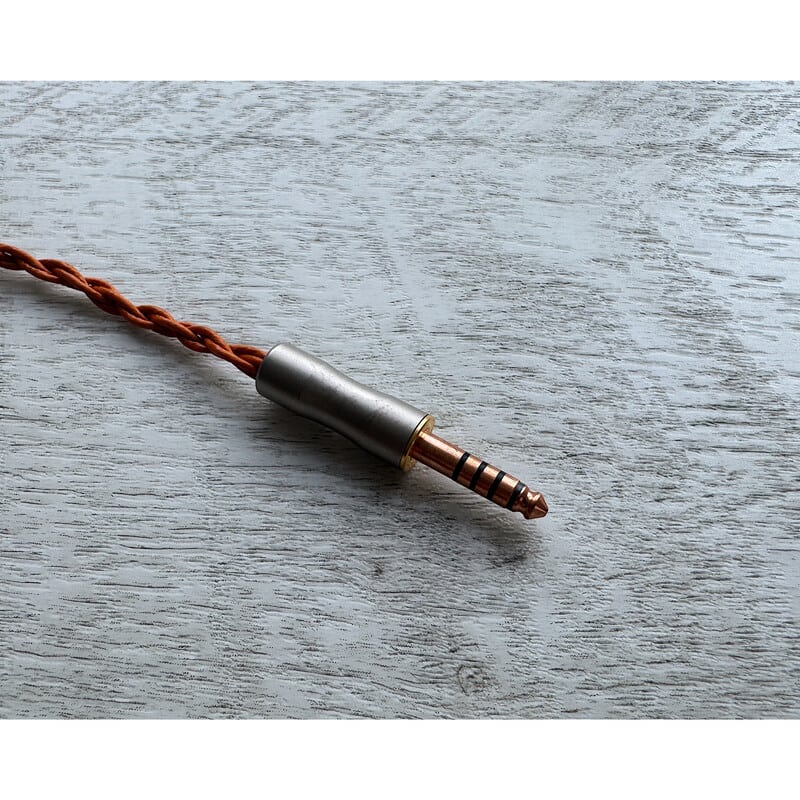 Neu-Sonne / 4.4mm 5極 トープラ販売製 CINQBES 純銅材 無メッキプラグ / Custom 2pin / ロゴ＆イヤーコネクタアートワーク