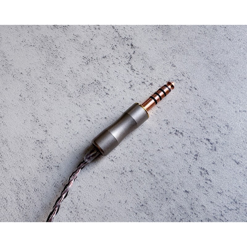 Vintage No.072 “An Phelbrico” / 4.4mm 5極 トープラ販売製 CINQBES 純銅材 無メッキプラグ / XXX-G 2pin / ロゴ&イヤーコネクタアートワーク