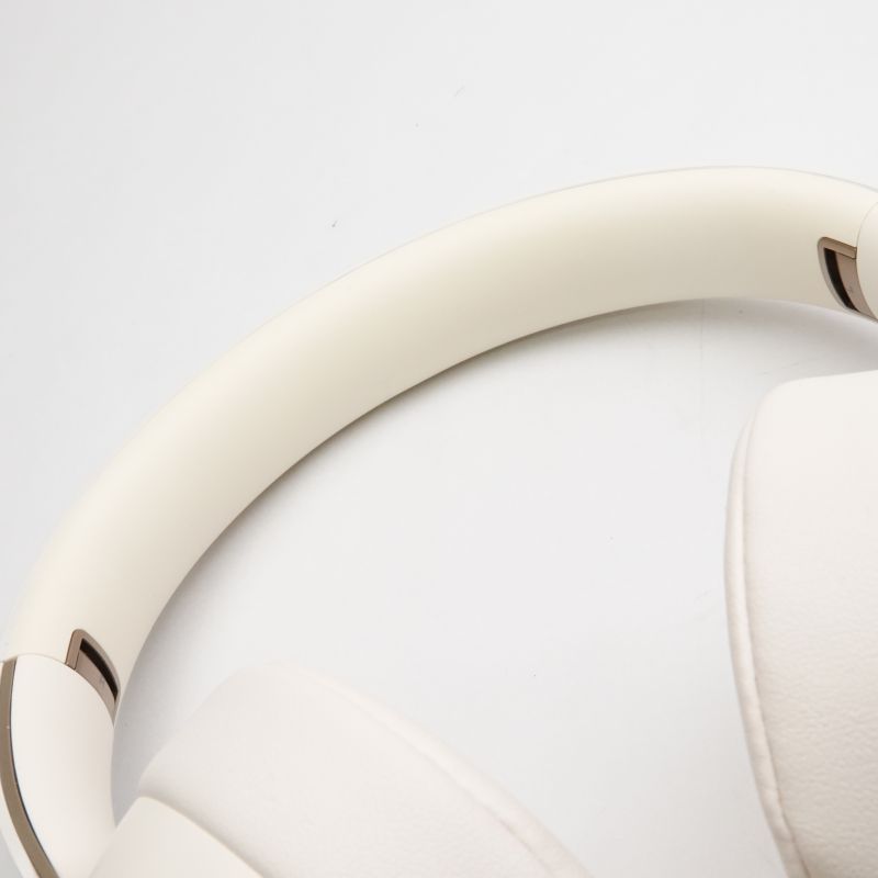 Beats Solo Pro アイボリー [MRJ72FE/A]