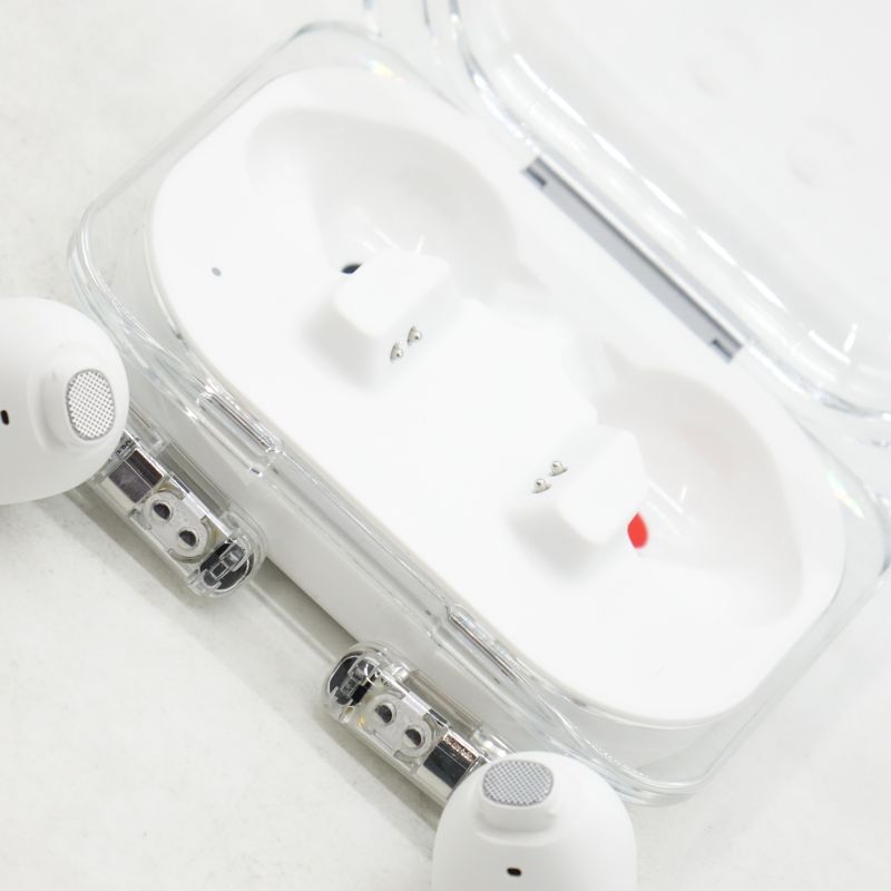 ear (a) ホワイト