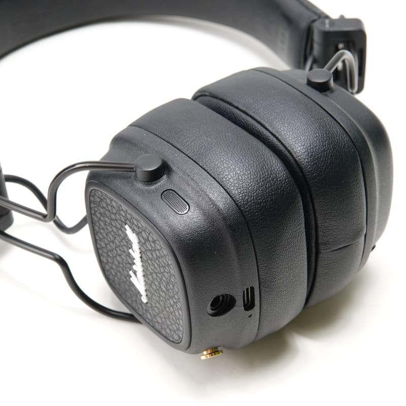 Major V Black