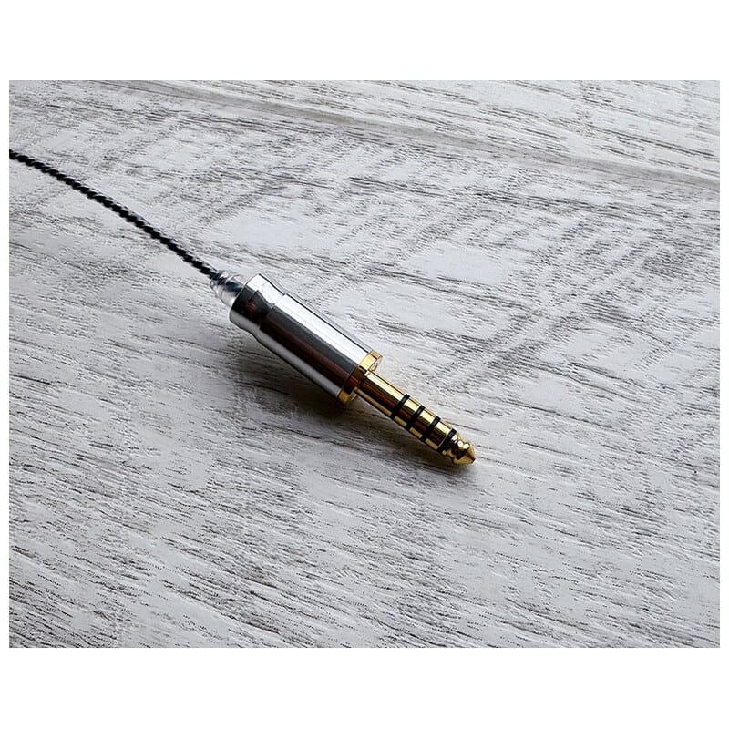 Black Diamond Vier / 4.4mm 5極 AEC製金メッキプラグ / MMCX / ロゴ＆イヤーコネクタアートワーク ブラックキュービックジルコニア装飾