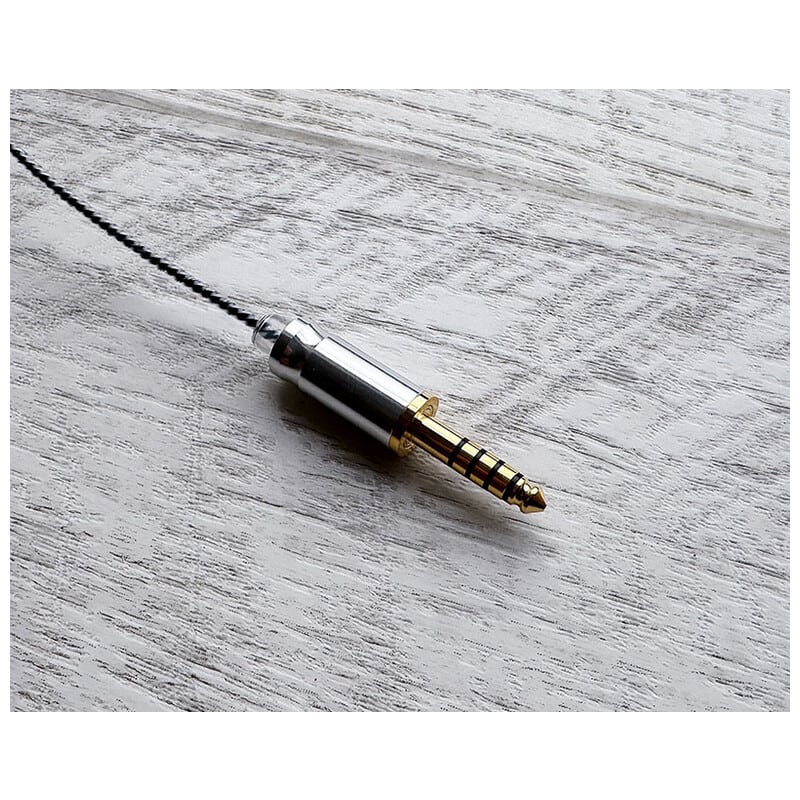 Black Diamond Vier / 4.4mm 5極 AEC製金メッキプラグ / qdc / ロゴ＆イヤーコネクタアートワーク ブラックキュービックジルコニア装飾