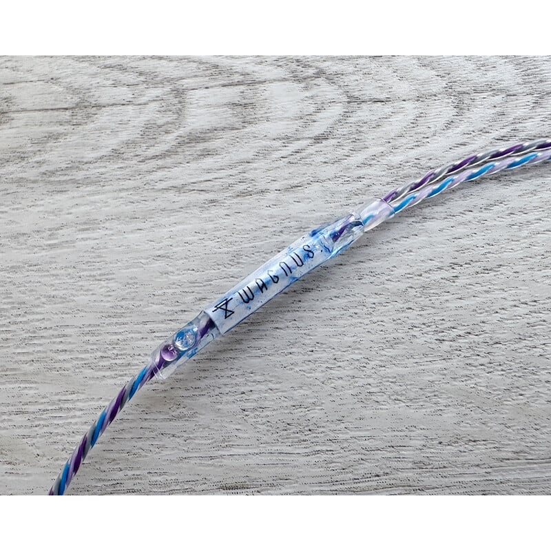 Hydrangea / 4.4mm 5極 トープラ販売製 黄銅材 銀メッキプラグ / qdc / ロゴ＆イヤーコネクタアートワーク ロゴ タンザナイト＋アメジスト装飾