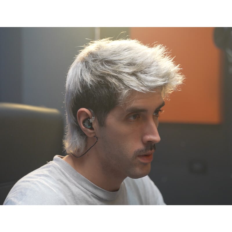 THREE(2025年12月19日発売予定)