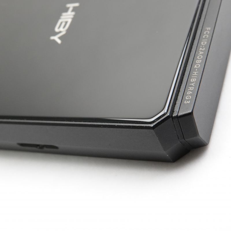 R6 III Black