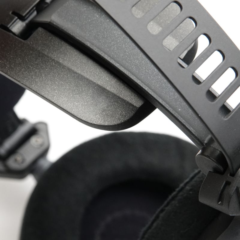 ATH-R70x