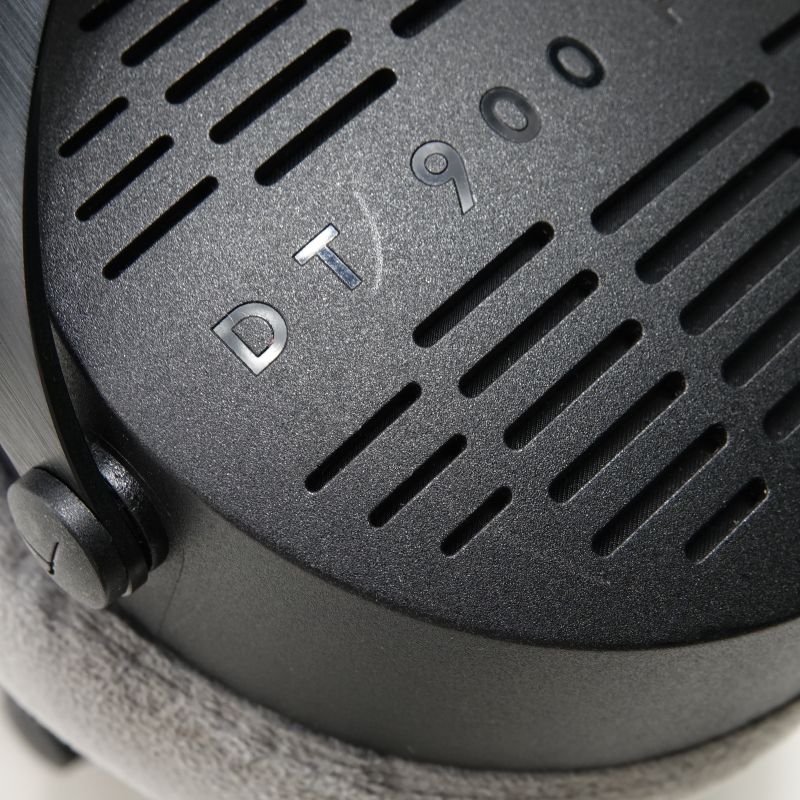 DT 900 PRO X