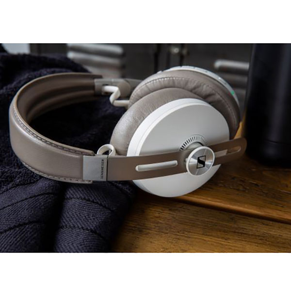 MOMENTUM Wireless Sandy White (M3AEBTXL SANDY WHITE)