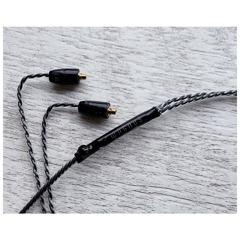 Black Diamond Vier / 4.4mm 5極 AEC製金メッキプラグ / MMCX / ロゴ＆イヤーコネクタアートワーク ブラックキュービックジルコニア装飾