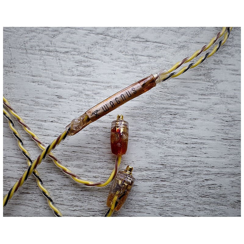 Harvest Moon / 4.4mm 5極 AEC製金メッキプラグ / MMCX / ロゴ＆イヤーコネクタアートワーク ホワイトムーンストーン装飾