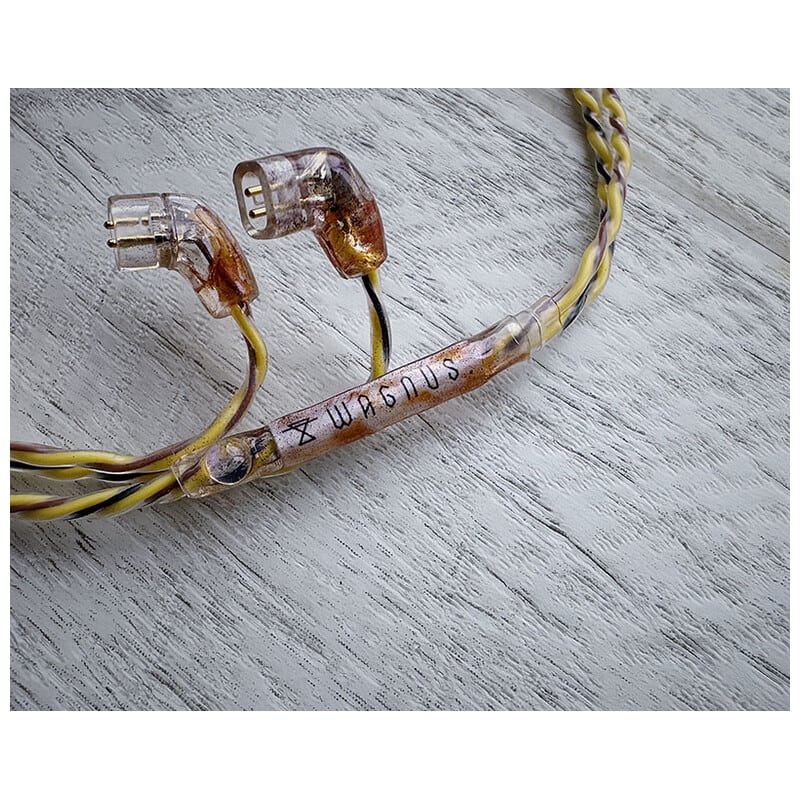 Harvest Moon / 4.4mm 5極 AEC製金メッキプラグ / qdc / ロゴ＆イヤーコネクタアートワーク ホワイトムーンストーン装飾